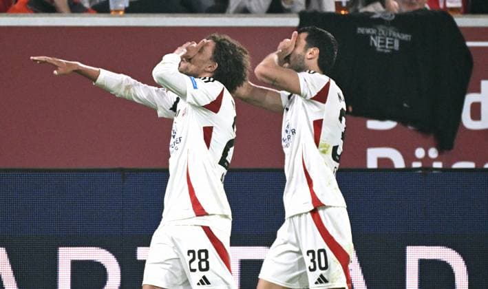 Fussball, 2. Bundesliga, Deutschland, Herren, Saison 2024 2025, 31. Spieltag, Merkur-Spiel-Arena Düsseldorf, Fortuna Düsseldorf - FC Nürnberg; Jubel Mahir Emreli (FCN) nach seinem Tor zum 0:2, zusammen mit Janis Antiste (FCN). Jubel, Freude, Aktion.