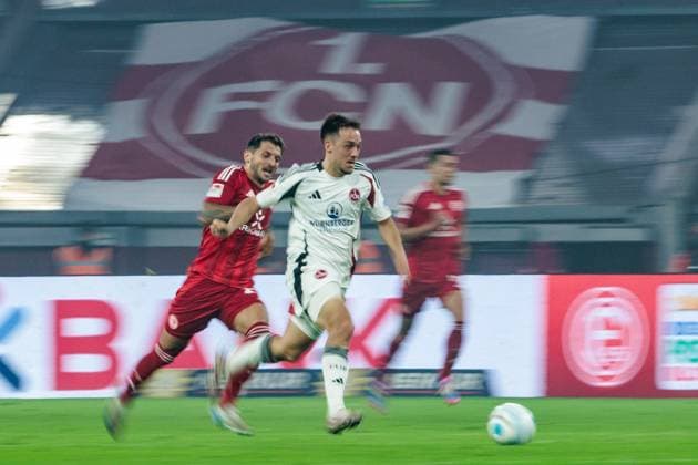 2. Fussball Bundesliga; Fortuna Düsseldorf 1895 - 1. FC Nürnberg; 26.04.2025 Zweikampf Matthias Zimmermann (Fortuna Düsseldorf, 25), Julian Justvan (1. FC Nürnberg, 10) 2. Fussball Bundesliga, Fortuna Düsseldorf 1895 - 1. FC Nürnberg, Düsseldorf, Merkur Spiel-Arena am 26.04.2025 DFL REGULATIONS PROHIBIT ANY USE OF PHOTOGRAPHS AS IMAGE SEQUENCES AND OR QUASI-VIDEO.