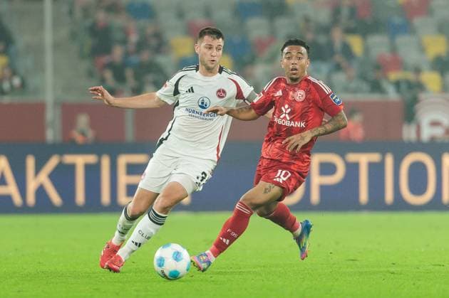 2. Fussball Bundesliga; Fortuna Düsseldorf 1895 - 1. FC Nürnberg; 26.04.2025 Zweikampf Robin Knoche (1. FC Nürnberg, 31), Myron van Brederode (Fortuna Düsseldorf, 10) 2. Fussball Bundesliga, Fortuna Düsseldorf 1895 - 1. FC Nürnberg, Düsseldorf, Merkur Spiel-Arena am 26.04.2025 DFL REGULATIONS PROHIBIT ANY USE OF PHOTOGRAPHS AS IMAGE SEQUENCES AND OR QUASI-VIDEO.