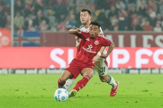 2. Fussball Bundesliga; Fortuna Düsseldorf 1895 - 1. FC Nürnberg; 26.04.2025 Zweikampf Robin Knoche (1. FC Nürnberg, 31), Myron van Brederode (Fortuna Düsseldorf, 10) 2. Fussball Bundesliga, Fortuna Düsseldorf 1895 - 1. FC Nürnberg, Düsseldorf, Merkur Spiel-Arena am 26.04.2025 DFL REGULATIONS PROHIBIT ANY USE OF PHOTOGRAPHS AS IMAGE SEQUENCES AND OR QUASI-VIDEO.