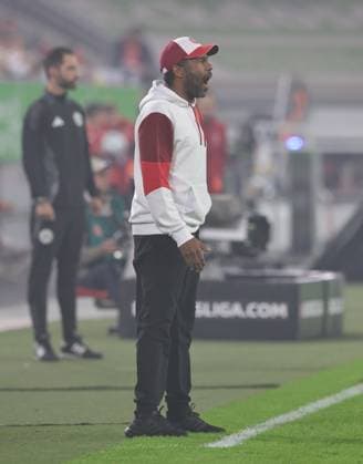26.04.2024 - Fussball - Saison 2024 2025 - 2. Fussball - Bundesliga - 31. Spieltag: Fortuna Düsseldorf 95 F95 - 1. FC Nürnberg FCN ( Club ) - Sportfoto Zink DaMa - xdaxmax - DFL regulations prohibit any use of photographs as image sequences and or quasi-video - only for editorial use - Daniel Thioune (Chef-Trainer Trainer Fortuna Düsseldorf F95 ) gibt Anweisungen