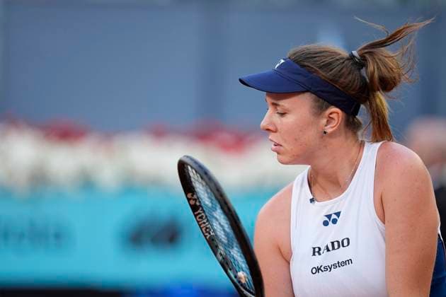 April 26, 2025, Madrid, Madrid, Spain: Linda Noskova of Czech Republic in action against Iga Swiatek of Poland during the Mutua Madrid Open 2025, ATP, Tennis Herren Masters 1000 and WTA, Tennis Damen 1000 tennis tournament, celebrated at Caja Magica on April 26, 2025 in Madrid, Spain. Madrid Spain - ZUMAa181 20250426_zaa_a181_183 Copyright: xOscarxJ.xBarrosox
