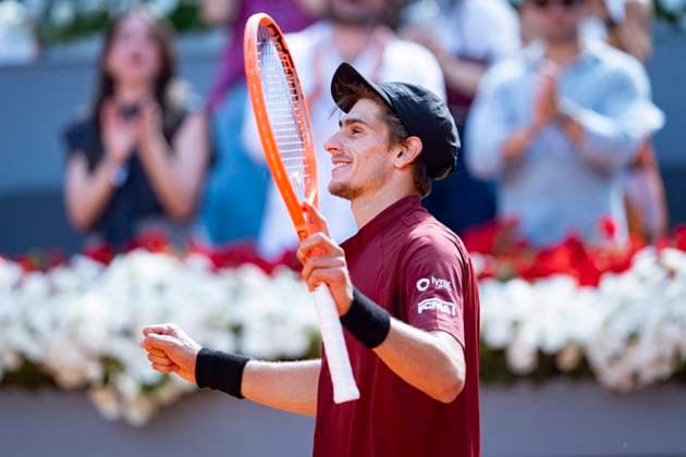 Mutua Madrid Open 2025 Matteo Arnaldi of Italy celebrates victory after his match against Novak Djokovic of Serbia in the Men s Singles Second Round match during the Mutua Madrid Open 2025 tournament celebrated at La Caja Magica on April 26, 2025 in Madrid, Spain. Madrid La Caja Magica Madrid Spain Copyright: xAlbertoxGardinx AGardin_20250426_Mutua_Madrid_Open_0778