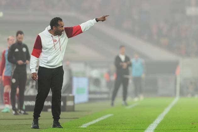 2. Fussball Bundesliga; Fortuna Düsseldorf 1895 - 1. FC Nürnberg; 26.04.2025 Daniel Thioune (Trainer Fortuna Düsseldorf) gestikuliert 2. Fussball Bundesliga, Fortuna Düsseldorf 1895 - 1. FC Nürnberg, Düsseldorf, Merkur Spiel-Arena am 26.04.2025 DFL REGULATIONS PROHIBIT ANY USE OF PHOTOGRAPHS AS IMAGE SEQUENCES AND OR QUASI-VIDEO.