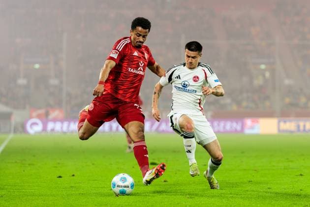 2. Fussball Bundesliga; Fortuna Düsseldorf 1895 - 1. FC Nürnberg; 26.04.2025 Zweikampf Emmanuel Iyoha (Fortuna Düsseldorf, 19), Oliver Villadsen (1. FC Nürnberg, 2) 2. Fussball Bundesliga, Fortuna Düsseldorf 1895 - 1. FC Nürnberg, Düsseldorf, Merkur Spiel-Arena am 26.04.2025 DFL REGULATIONS PROHIBIT ANY USE OF PHOTOGRAPHS AS IMAGE SEQUENCES AND OR QUASI-VIDEO.
