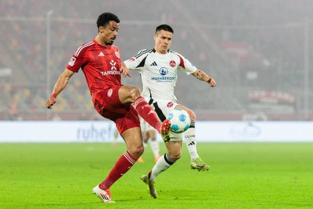 2. Fussball Bundesliga; Fortuna Düsseldorf 1895 - 1. FC Nürnberg; 26.04.2025 Zweikampf Emmanuel Iyoha (Fortuna Düsseldorf, 19), Oliver Villadsen (1. FC Nürnberg, 2) 2. Fussball Bundesliga, Fortuna Düsseldorf 1895 - 1. FC Nürnberg, Düsseldorf, Merkur Spiel-Arena am 26.04.2025 DFL REGULATIONS PROHIBIT ANY USE OF PHOTOGRAPHS AS IMAGE SEQUENCES AND OR QUASI-VIDEO.