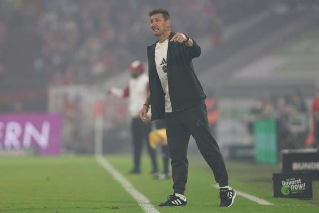 Trainer Miroslav Klose (1.FC Nürnberg) gestikuliert, Gestik waehrend des Spiels der 2. Bundesliga zwischen Fortuna Düsseldorf und 1. FC Nürnberg im Merkur Spiel-Arena am 26. April 2025 in Düsseldorf, Deutschland. (Foto von Oliver Kaelke DeFodi Images) +++ Trainer Miroslav Klose (1.FC Nürnberg) gestures during the 2. Bundesliga match between Fortuna Düsseldorf and 1. FC Nürnberg at Merkur Spiel-Arena on April 26, 2025 in Düsseldorf, Germany. (Photo by Oliver Kaelke DeFodi Images) DFB DFL REGULATIONS PROHIBIT ANY USE OF PHOTOGRAPHS AS IMAGE SEQUENCES AND OR QUASI-VIDEO. (Photo by Oliver Kaelke DeFodi Images)