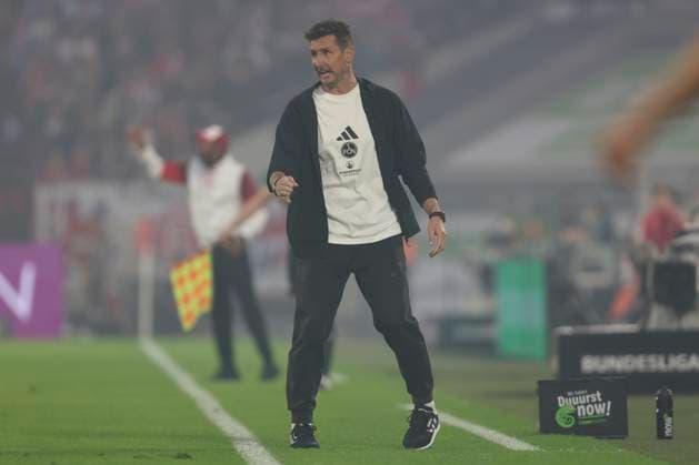 Trainer Miroslav Klose (1.FC Nürnberg) gestikuliert, Gestik waehrend des Spiels der 2. Bundesliga zwischen Fortuna Düsseldorf und 1. FC Nürnberg im Merkur Spiel-Arena am 26. April 2025 in Düsseldorf, Deutschland. (Foto von Oliver Kaelke DeFodi Images) +++ Trainer Miroslav Klose (1.FC Nürnberg) gestures during the 2. Bundesliga match between Fortuna Düsseldorf and 1. FC Nürnberg at Merkur Spiel-Arena on April 26, 2025 in Düsseldorf, Germany. (Photo by Oliver Kaelke DeFodi Images) DFB DFL REGULATIONS PROHIBIT ANY USE OF PHOTOGRAPHS AS IMAGE SEQUENCES AND OR QUASI-VIDEO. (Photo by Oliver Kaelke DeFodi Images)