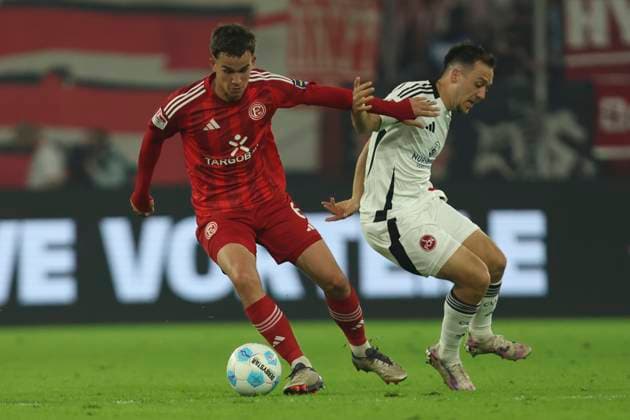 Giovanni Haag (Fortuna Duesseldorf) und Julian Justvan (1.FC Nürnberg) im Zweikampf waehrend des Spiels der 2. Bundesliga zwischen Fortuna Düsseldorf und 1. FC Nürnberg im Merkur Spiel-Arena am 26. April 2025 in Düsseldorf, Deutschland. (Foto von Oliver Kaelke DeFodi Images) +++ Giovanni Haag (Fortuna Duesseldorf) und Julian Justvan (1.FC Nürnberg) battle for the ball during the 2. Bundesliga match between Fortuna Düsseldorf and 1. FC Nürnberg at Merkur Spiel-Arena on April 26, 2025 in Düsseldorf, Germany. (Photo by Oliver Kaelke DeFodi Images) DFB DFL REGULATIONS PROHIBIT ANY USE OF PHOTOGRAPHS AS IMAGE SEQUENCES AND OR QUASI-VIDEO. (Photo by Oliver Kaelke DeFodi Images)