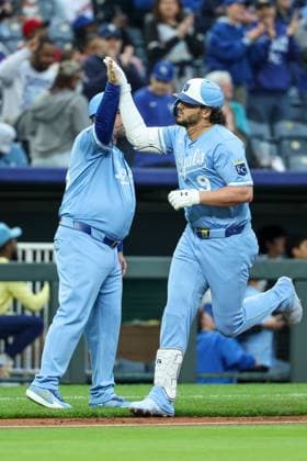 MLB, Baseball Herren, USA 2025: Astros Vs Royals APR 26 April 26, 2025: Kansas City Royals designated hitter Vinnie Pasquantino (9) and Kansas City Royals major league field coordinator, third base coach Vance Wilson (25) react to Pasquantino s solo home run during the fifth inning against the Houston Astros at Kauffman Stadium in Kansas City, MO. David Smith CSM (Credit Image: Â David Smith Cal Media) Kansas City Mo United States of America EDITORIAL USE ONLY Copyright: xx ZUMA-20250426_zma_c04_176.jpg DavidxSmithx csmphotothree378706