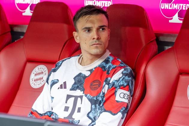 Joao Palhinha (FC Bayern Muenchen, 16) nimmt zu Beginn des Spiels auf der Bank Platz. GER, FC Bayern Muenchen vs. 1. FSV Mainz 05, Fussball, Bundesliga, 31. Spieltag, Spielzeit 2024 2025, 26.04.2025. (DFL DFB REGULATIONS PROHIBIT ANY USE OF PHOTOGRAPHS as IMAGE SEQUENCES and or QUASI-VIDEO). GER, FC Bayern Muenchen vs. 1. FSV Mainz 05, Fussball, Bundesliga, 31. Spieltag, Spielzeit 2024 2025, 26.04.2025. Muenchen Copyright: xEibner-Pressefoto HeikexFeinerx EP_HFR