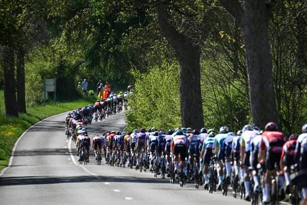 Liege Bastogne Liege 2025 Cycling Race LIEGE, BELGIUM - APRIL 27 : Illustration picture of the peloton during the 111th edition of Liege Bastogne Liege an UCI World Tour 1.UWT cycling race for Men Elite of 252 km with start and finish in Liege on April 27, 2025 in Liege, Belgium, 27 04 2025 ( Motordriver Guy De Vuyst - Liege Belgium  Copyright: xPeterxDexVoechtx