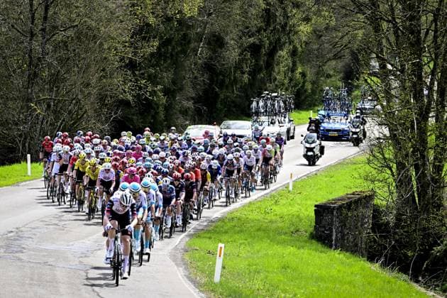 The pack of riders pictured in action during the men elite race of the Liege-Bastogne-Liege one day cycling event, 252km from Liege, over Bastogne to Liege, Sunday 27 April 2025. MAARTENxSTRAETEMANS  x121978811x