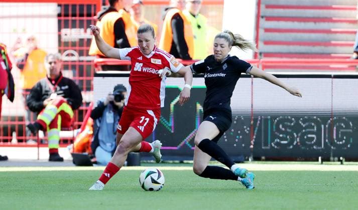 Dina Orschmann, Yvonne Brietzke Zweikampf Spielszene Aktion Fußball Fussball 2. Bundesliga Damen Frauen Saison 2024 2025 27.04.2025 1.FC Union Berlin vs. Borussia Mönchengladbach BMG DFL regulations prohibit any use of photographs as image sequences and or quasi-video