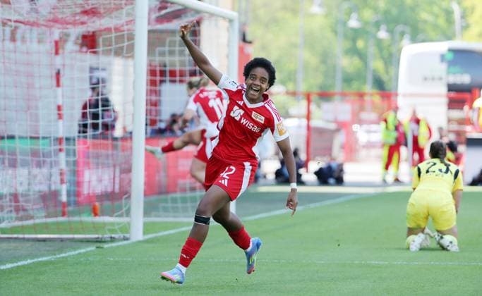 Naika Reissner jubelt nach 2:0 Freude Emotion Jubel Fußball Fussball 2. Bundesliga Damen Frauen Saison 2024 2025 27.04.2025 1.FC Union Berlin vs. Borussia Mönchengladbach BMG DFL regulations prohibit any use of photographs as image sequences and or quasi-video