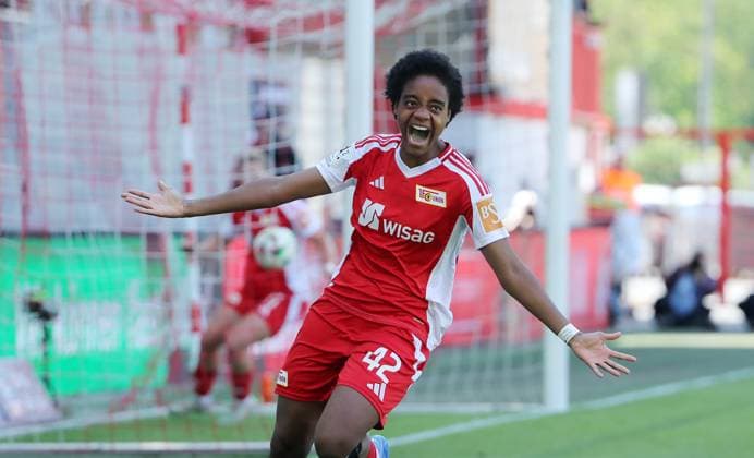 Naika Reissner jubelt nach 2:0 Freude Emotion Jubel Fußball Fussball 2. Bundesliga Damen Frauen Saison 2024 2025 27.04.2025 1.FC Union Berlin vs. Borussia Mönchengladbach BMG DFL regulations prohibit any use of photographs as image sequences and or quasi-video