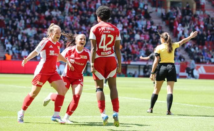 Naika Reissner jubelt nach 2:0 Freude Emotion Jubel Fußball Fussball 2. Bundesliga Damen Frauen Saison 2024 2025 27.04.2025 1.FC Union Berlin vs. Borussia Mönchengladbach BMG DFL regulations prohibit any use of photographs as image sequences and or quasi-video