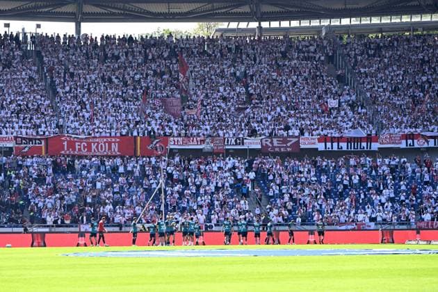 . Fans vom 1. FC Koeln waehrend des Spiels der 2. Bundesliga zwischen Hannover 96 und 1. FC Köln in der Heinz von Heiden Arena am 27. April 2025 in Hannover, Deutschland. (Foto von Ralf Treese DeFodi Images) +++ . fans of 1. FC Koeln during the 2. Bundesliga match between Hannover 96 and 1. FC Köln at Heinz von Heiden Arena on April 27, 2025 in Hanover, Germany. (Photo by Ralf Treese DeFodi Images) DFB DFL REGULATIONS PROHIBIT ANY USE OF PHOTOGRAPHS AS IMAGE SEQUENCES AND OR QUASI-VIDEO. (Photo by Ralf Treese DeFodi Images)