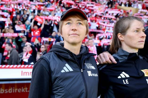DEU, 2.BL, Frauen, 1.FC Union vs. Borussia Moenchengladbach, 27.04.2025, Stadion Alte Foersterei, Berlin, DEU, 2.BL, Frauen, 1.FC Union vs. Borussia Moenchengladbach, im Bild: Cheftrainerin Ailien Poese (1.FC Union Berlin) DFL - regulations prohibit any use of Photographs as image sequences and or quasi-video