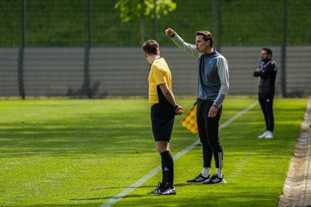 A-Junioren Bundesliga U19 DFB-Nachwuchsliga - DM-Endrunde Achtelfinale 2024 25: Karlsruher SC U19 vs. Hamburger SCV U19, 27.04.2025 Lukas Pfeiffer (Hamburger SV U19 Trainer) A-Junioren Bundesliga U19 DFB-Nachwuchsliga - DM-Endrunde Achtelfinale 2024 25: Karlsruher SC U19 vs. Hamburger SCV U19, 27.04.2025 DFB DFL REGULATIONS PROHIBIT ANY USE OF PHOTOGRAPHS AS IMAGE SEQUENCES AND OR QUASI-VIDEO. Copyright: xBEAUTIFULxSPORTS Boscox