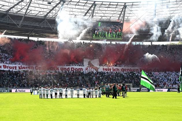 Fans 1. FC Koeln Fans mit Pyrotechnik waehrend des Spiels der 2. Bundesliga zwischen Hannover 96 und 1. FC Köln in der Heinz von Heiden Arena am 27. April 2025 in Hannover, Deutschland. (Foto von Ralf Treese DeFodi Images) +++ Fans 1. FC Koeln supporters use pyrotechnics during the 2. Bundesliga match between Hannover 96 and 1. FC Köln at Heinz von Heiden Arena on April 27, 2025 in Hanover, Germany. (Photo by Ralf Treese DeFodi Images) DFB DFL REGULATIONS PROHIBIT ANY USE OF PHOTOGRAPHS AS IMAGE SEQUENCES AND OR QUASI-VIDEO. (Photo by Ralf Treese DeFodi Images)