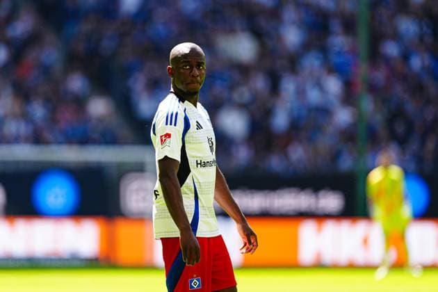 Jean-Luc Dompe (Hamburger SV, 07) GER, Hamburger SV vs. Karlsruher SC, Fussball, 2. Bundesliga, Spieltag 31, Saison 2024 2025, 27.04.2025 DFL REGULATIONS PROHIBIT ANY USE OF PHOTOGRAPHS AS IMAGE SEQUENCES AND OR QUASI-VIDEO GER, Hamburger SV vs. Karlsruher SC, Fussball, 2. Bundesliga, Spieltag 31, Saison 2024 2025, 27.04.2025 Hamburg