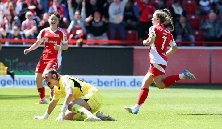 Lisa Heiseler dreht jubelnd ab nach Tor zum 4:1 Fußball Fussball 2. Bundesliga Damen Frauen Saison 2024 2025 27.04.2025 1.FC Union Berlin vs. Borussia Mönchengladbach BMG DFL regulations prohibit any use of photographs as image sequences and or quasi-video
