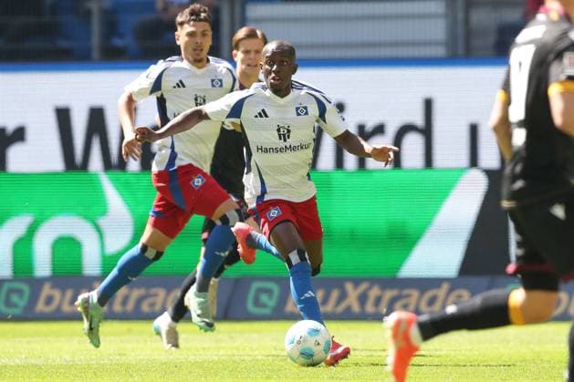 27.04.2025, xtgx, Fussball 2. Bundesliga, Hamburger SV - Karlsruher SC emspor, v.l. Jean Luc Dompe (HSV) (DFL DFB REGULATIONS PROHIBIT ANY USE OF PHOTOGRAPHS as IMAGE SEQUENCES and or QUASI-VIDEO) Hamburg