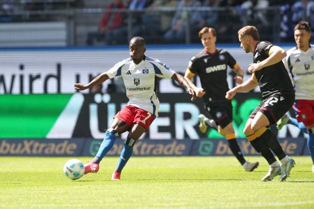 27.04.2025, xtgx, Fussball 2. Bundesliga, Hamburger SV - Karlsruher SC emspor, v.l. Jean Luc Dompe (HSV) (DFL DFB REGULATIONS PROHIBIT ANY USE OF PHOTOGRAPHS as IMAGE SEQUENCES and or QUASI-VIDEO) Hamburg
