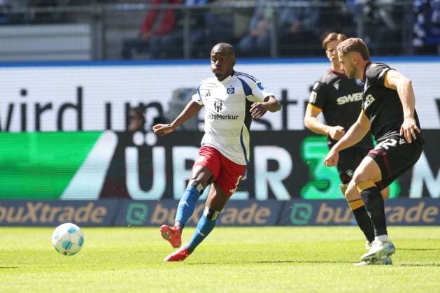 27.04.2025, xtgx, Fussball 2. Bundesliga, Hamburger SV - Karlsruher SC emspor, v.l. Jean Luc Dompe (HSV) (DFL DFB REGULATIONS PROHIBIT ANY USE OF PHOTOGRAPHS as IMAGE SEQUENCES and or QUASI-VIDEO) Hamburg