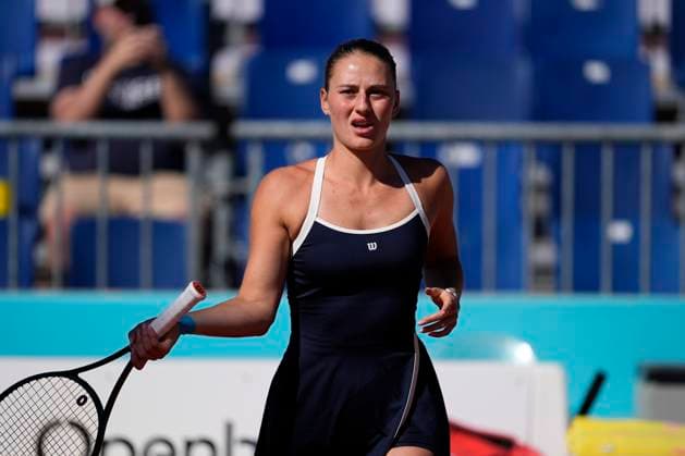 April 27, 2025, Madrid, Madrid, Spain: Marta Kostiuk of Ukraine in action against Veronika Kudermetova of Russia during the Mutua Madrid Open 2025, ATP, Tennis Herren Masters 1000 and WTA, Tennis Damen 1000 tennis tournament, celebrated at Caja Magica on April 27, 2025 in Madrid, Spain. Madrid Spain - ZUMAa181 20250427_zaa_a181_026 Copyright: xOscarxJ.xBarrosox