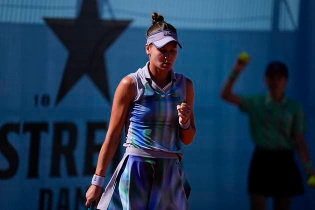 April 27, 2025, Madrid, Madrid, Spain: Veronika Kudermetova of Russia in action against Marta Kostiuk of Ukraine during the Mutua Madrid Open 2025, ATP, Tennis Herren Masters 1000 and WTA, Tennis Damen 1000 tennis tournament, celebrated at Caja Magica on April 27, 2025 in Madrid, Spain. Madrid Spain - ZUMAa181 20250427_zaa_a181_056 Copyright: xOscarxJ.xBarrosox