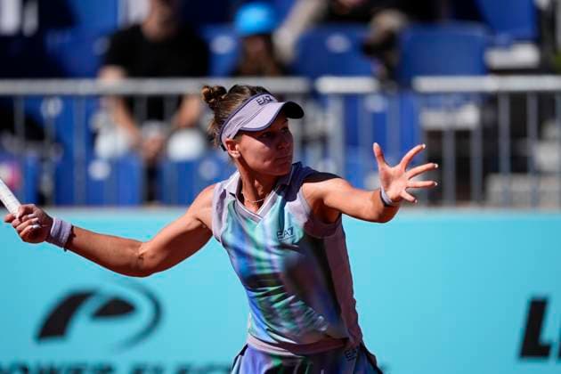 April 27, 2025, Madrid, Madrid, Spain: Veronika Kudermetova of Russia in action against Marta Kostiuk of Ukraine during the Mutua Madrid Open 2025, ATP, Tennis Herren Masters 1000 and WTA, Tennis Damen 1000 tennis tournament, celebrated at Caja Magica on April 27, 2025 in Madrid, Spain. Madrid Spain - ZUMAa181 20250427_zaa_a181_058 Copyright: xOscarxJ.xBarrosox