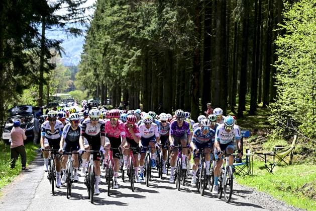 The pack of riders pictured in action during the men elite race of the Liege-Bastogne-Liege one day cycling event, 252km from Liege, over Bastogne to Liege, Sunday 27 April 2025. MAARTENxSTRAETEMANS  x121982347x