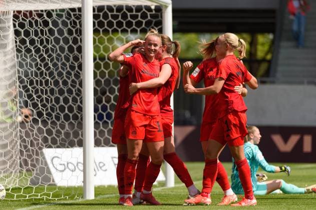 Lea Schueller (11 FC Bayern Munich) putting a finger to her head after scoring the opening goalcelebrating the opening goal during the Google Pixel Frauen Bundesliga match between FC Bayern Munich and SC Freiburg at FC Bayern Campus, Munich, Germany. (Sven Beyrich SPP) Copyright: xSvenxBeyrich SPPx spp-en-SvBe-20250427-D4S_0211