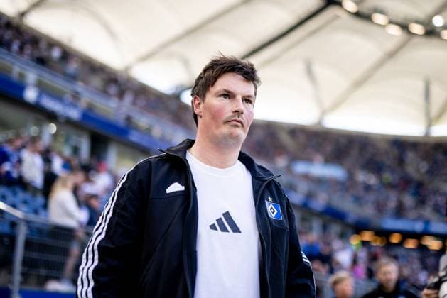 Hamburg, 27. April 2025 - Fußball, 2. Bundesliga 2024 25, Hamburger SV - Karlsruher SC: Merlin Polzin (Hamburger SV, Trainer) DFL REGULATIONS PROHIBIT ANY USE OF PHOTOGRAPHS AS IMAGE SEQUENCES AND OR QUASI-VIDEO.