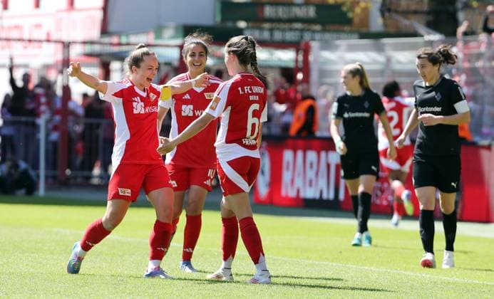 Celine Frank jubelt nach 6:1 mit Dina Orschmann, Nele Bauereisen Freude Emotion Jubel Fußball Fussball 2. Bundesliga Damen Frauen Saison 2024 2025 27.04.2025 1.FC Union Berlin vs. Borussia Mönchengladbach BMG DFL regulations prohibit any use of photographs as image sequences and or quasi-video