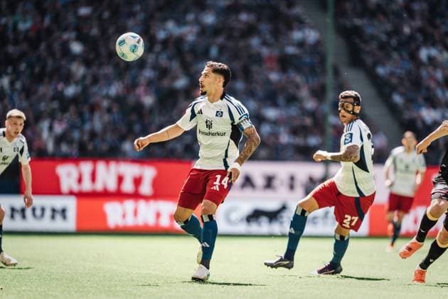 Fußball Männer Saison 2024 2025 2. Fußball-Bundesliga 31. Spieltag Hamburger SV vs. Karlsruher SC 27.04.2025 Ludovit Reis ( 14, HSV) Hamburg Volksparkstadion Hamburg Deutschland