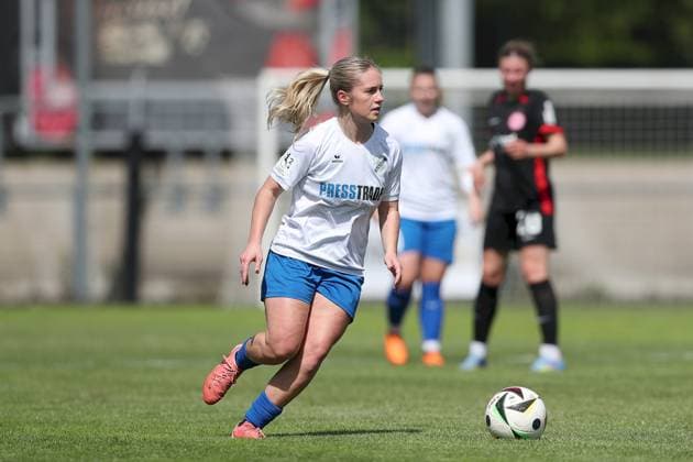27.04.2025, Frauen, Fussball, Saison 2024 2025, 2. Frauen-Bundesliga, 23. Spieltag: Eintracht Frankfurt II - SC Sand Leni Fischer ( 11, SC Sand) Frankfurt am Main Stadion am Brentanobad Hessen Deutschland