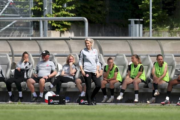 27.04.2025, Frauen, Fussball, Saison 2024 2025, 2. Frauen-Bundesliga, 23. Spieltag: Eintracht Frankfurt II - SC Sand Friederike Kromp (Cheftrainerin, Eintracht Frankfurt II) Frankfurt am Main Stadion am Brentanobad Hessen Deutschland
