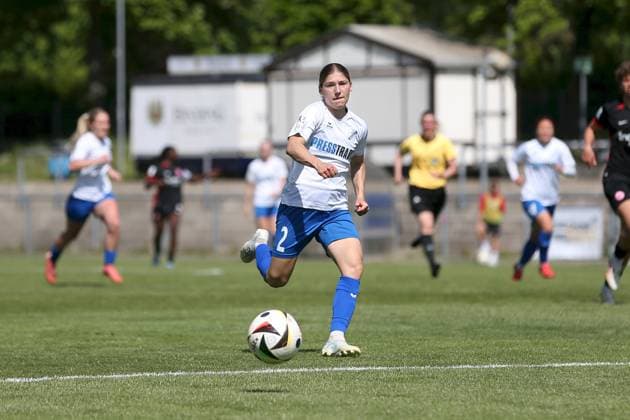 27.04.2025, Frauen, Fussball, Saison 2024 2025, 2. Frauen-Bundesliga, 23. Spieltag: Eintracht Frankfurt II - SC Sand Sarah Klotz ( 2, SC Sand) Frankfurt am Main Stadion am Brentanobad Hessen Deutschland