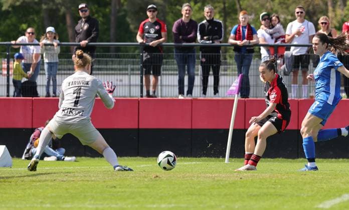 27.04.2025 - Fussball - Saison 2024 2025 - 2. Frauen - Fussball - Bundesliga - 23. Spieltag: 1. FC Nürnberg FCN ( Club Clubfrauen ) - SV Meppen - Sportfoto Zink DaMa - xdaxmax - Tor Treffer Torschuß zum 1:0 - Torschütze Marina Scholz (7, 1. FC Nürnberg FCN ) gg Thea Farwick (1, SV Meppen )