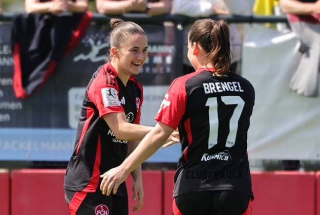 27.04.2025 - Fussball - Saison 2024 2025 - 2. Frauen - Fussball - Bundesliga - 23. Spieltag: 1. FC Nürnberg FCN ( Club Clubfrauen ) - SV Meppen - Sportfoto Zink DaMa - xdaxmax - Jubel Freude Torjubel nach Tor zum 1:0 - Marina Scholz (7, 1. FC Nürnberg FCN ) Jonna Brengel (17, 1. FC Nürnberg FCN ) jubelt freut sich - Torschütze: Marina Scholz (7, 1. FC Nürnberg FCN )