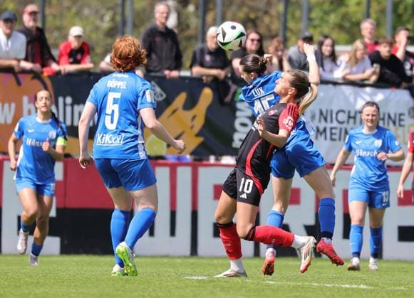 27.04.2025 - Fussball - Saison 2024 2025 - 2. Frauen - Fussball - Bundesliga - 23. Spieltag: 1. FC Nürnberg FCN ( Club Clubfrauen ) - SV Meppen - Sportfoto Zink DaMa - xdaxmax - Lena Maria Göppel Goeppel (5, SV Meppen ) Medina Desic (10, 1. FC Nürnberg FCN ) Sonja Lux (15, SV Meppen )
