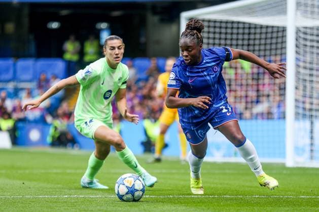 UEFA Women s Champions League Semi-Final Chelsea v Barcelona Sandy Baltimore of Chelsea Women breaks with the ball during the UEFA Women s Champions League Semi-Final match Chelsea vs Barcelona at Stamford Bridge, London, United Kingdom, 27th April 2025 (Photo by Izzy Poles News Images) London Stamford Bridge Greater London United Kingdom Copyright: xIzzyxPoles NewsxImagesx