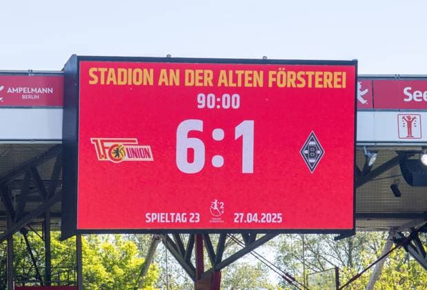 Fussball, Frauen, Saison 2024 2025, 2. Bundesliga (23. Spieltag), 1. FC Union Berlin - Borussia Mönchengladbach, Anzeigetafel mit 6:1-Endstand, 27.04.2025, Copyright: xSebastianxRäppold MatthiasxKochx