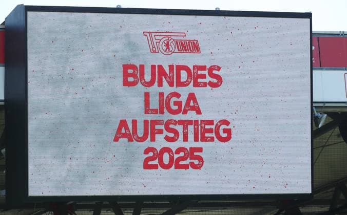 Anzeigetafel Union Frauenmannschaft steigt in 1. Bundesliga auf Aufsteiger aufgestiegen Fußball Fussball 2. Bundesliga Damen Frauen Saison 2024 2025 27.04.2025 1.FC Union Berlin vs. Borussia Mönchengladbach BMG DFL regulations prohibit any use of photographs as image sequences and or quasi-video
