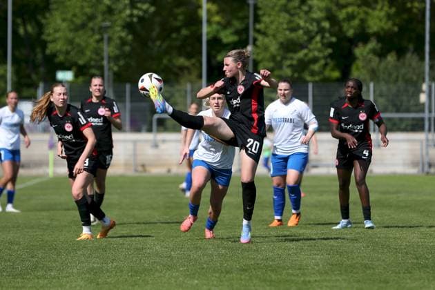 27.04.2025, Frauen, Fussball, Saison 2024 2025, 2. Frauen-Bundesliga, 23. Spieltag: Eintracht Frankfurt II - SC Sand Tessa Zimmermann ( 20, Eintracht Frankfurt II) Frankfurt am Main Stadion am Brentanobad Hessen Deutschland