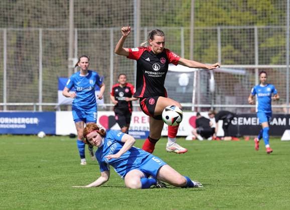 27.04.2025 - Fussball - Saison 2024 2025 - 2. Frauen - Fussball - Bundesliga - 23. Spieltag: 1. FC Nürnberg FCN ( Club Clubfrauen ) - SV Meppen - Sportfoto Zink DaMa - xdaxmax - Lena Maria Göppel Goeppel (5, SV Meppen ) Medina Desic (10, 1. FC Nürnberg FCN )