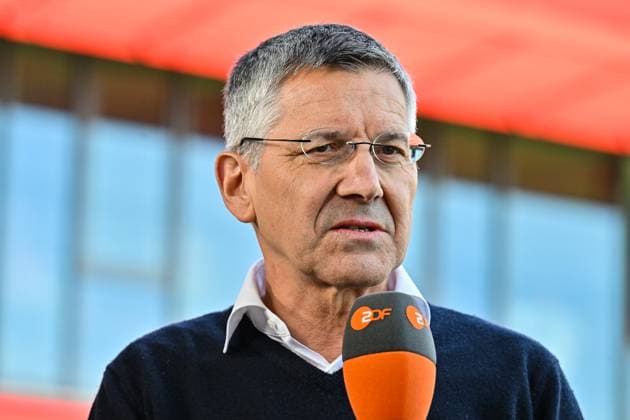 Google Pixel Frauen-Bundesliga; FC Bayern München - SC Freiburg; 27.04.2025 Im Bild Herbert HAINER beim Interview mit dem ZDF Einzelfoto Freisteller Frauen Bundesliga: FC Bayern Muenchen - SC Freiburg, FC Bayern Campus am 27.04.2025 Copyright: xBEAUTIFULxSPORTS Goldbergx